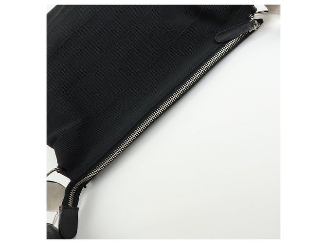 Salvatore Ferragamo Borsa a spalla e borsa a mano Ferragamo Vara in tela e pelle Nera - vista 17
