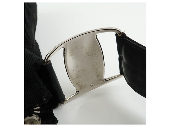 Salvatore Ferragamo Borsa a spalla e borsa a mano Ferragamo Vara in tela e pelle Nera - vista 9