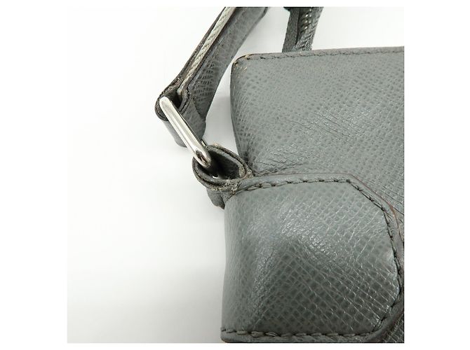 Louis Vuitton Sasha Taiga Leather Messenger Bag Glacier M32630 - vista 10