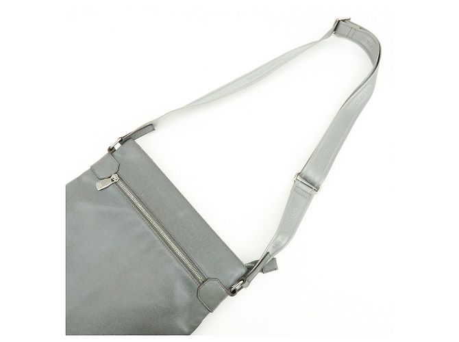 Louis Vuitton Sasha Taiga Leather Messenger Bag Glacier M32630 - vista 6