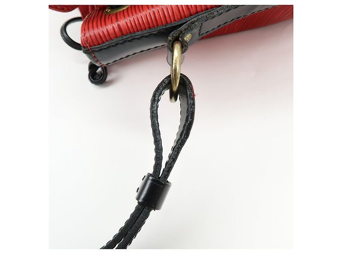 Borsa a tracolla Louis Vuitton Epi Petit Noe Noir Castilian Red M44172 - vista 10