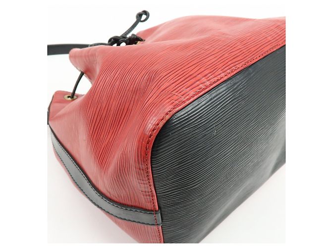 Borsa a tracolla Louis Vuitton Epi Petit Noe Noir Castilian Red M44172 - vista 12