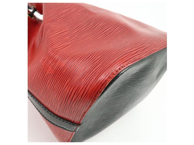 Borsa a tracolla Louis Vuitton Epi Petit Noe Noir Castilian Red M44172 - vista 14