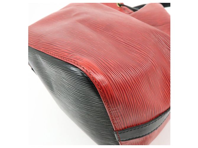 Borsa a tracolla Louis Vuitton Epi Petit Noe Noir Castilian Red M44172 - vista 15