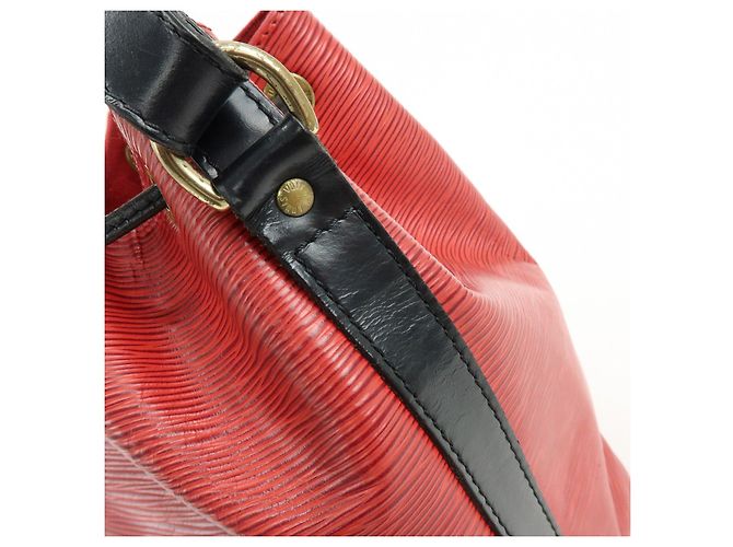 Borsa a tracolla Louis Vuitton Epi Petit Noe Noir Castilian Red M44172 - vista 16