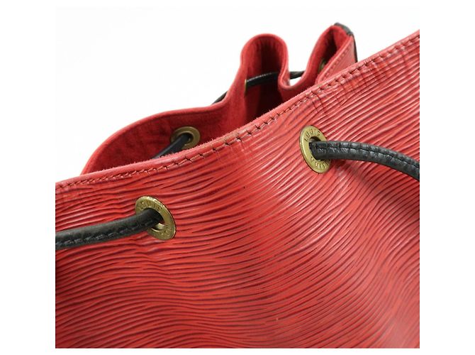 Borsa a tracolla Louis Vuitton Epi Petit Noe Noir Castilian Red M44172 - vista 18