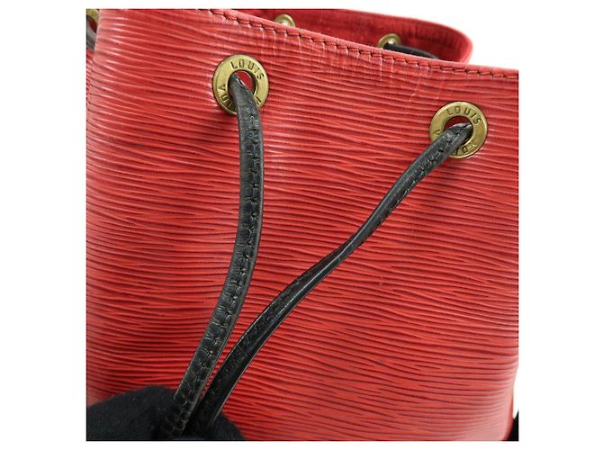 Borsa a tracolla Louis Vuitton Epi Petit Noe Noir Castilian Red M44172 - vista 20
