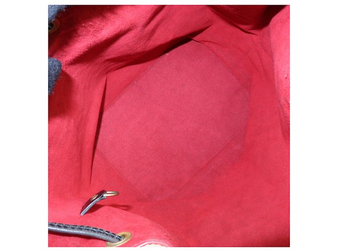 Borsa a tracolla Louis Vuitton Epi Petit Noe Noir Castilian Red M44172 - vista 21
