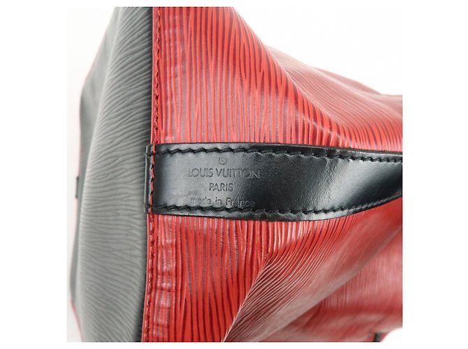 Borsa a tracolla Louis Vuitton Epi Petit Noe Noir Castilian Red M44172 - vista 23