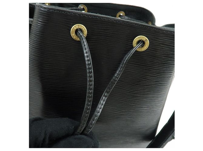Borsa a tracolla Louis Vuitton Epi Petit Noe Noir Black M44102 - vista 19