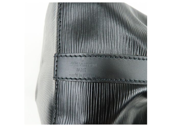 Borsa a tracolla Louis Vuitton Epi Petit Noe Noir Black M44102 - vista 21