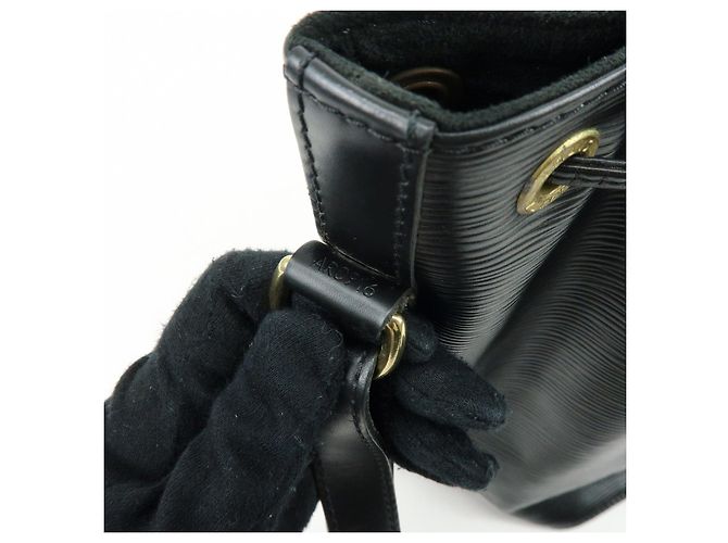 Borsa a tracolla Louis Vuitton Epi Petit Noe Noir Black M44102 - vista 22