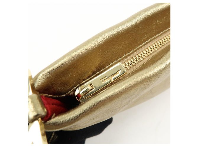 Salvatore Ferragamo Borsa a tracolla Ferragamo Gancini in pelle Nappa Oro - vista 16