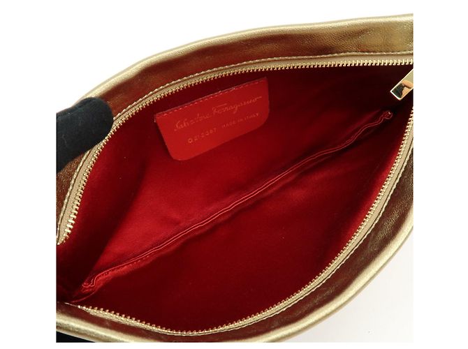Salvatore Ferragamo Borsa a tracolla Ferragamo Gancini in pelle Nappa Oro - vista 18