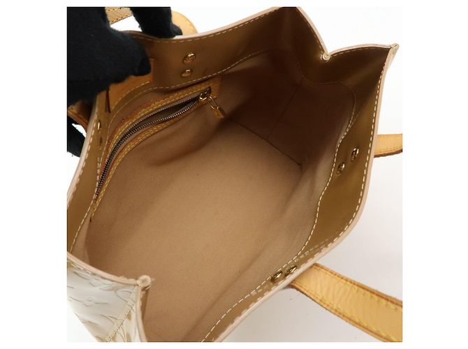 Borsa a mano Louis Vuitton Monogram Vernis Reade PM in pelle Noisette M91334 - vista 20