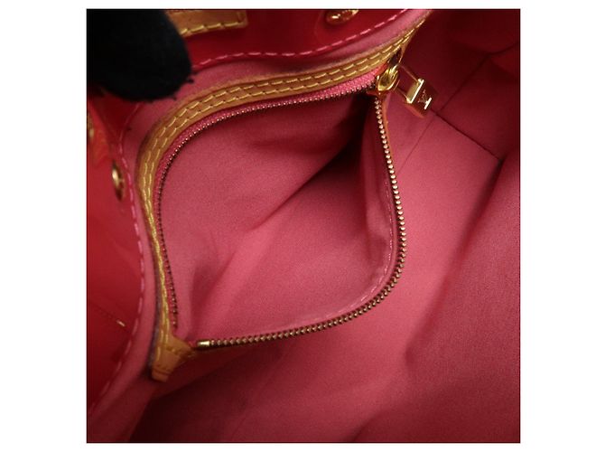 Borsa a mano Louis Vuitton Monogram Vernis Reade PM Framboise M9132F - vista 22