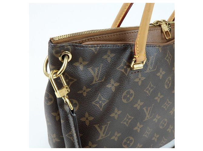 Borsa a mano e a tracolla Louis Vuitton Monogram Pallas Avana M40907 - vista 14