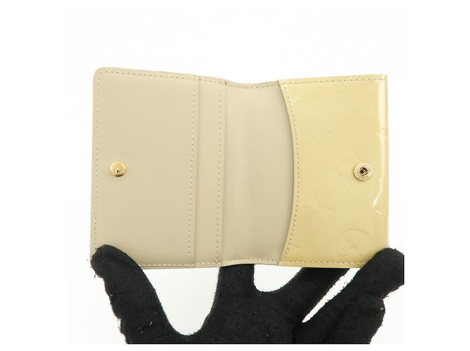 Cartera Ludlow Louis Vuitton Monogram Vernis Leather Beige M91160 - vista 17