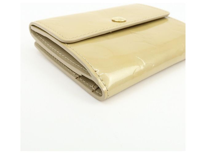 Cartera Ludlow Louis Vuitton Monogram Vernis Leather Beige M91160 - vista 6