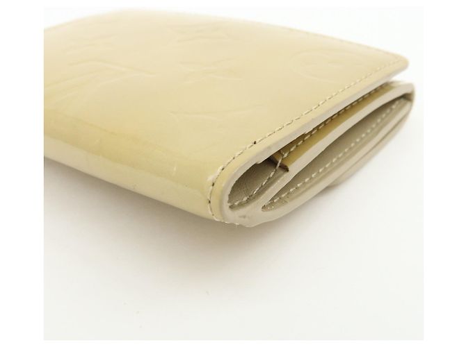 Cartera Ludlow Louis Vuitton Monogram Vernis Leather Beige M91160 - vista 9