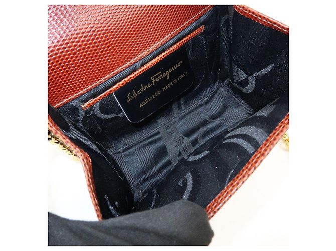 Salvatore Ferragamo Borsa 3Way a spalla e vita Ferragamo Vara in pelle embossed con fiocco - vista 21