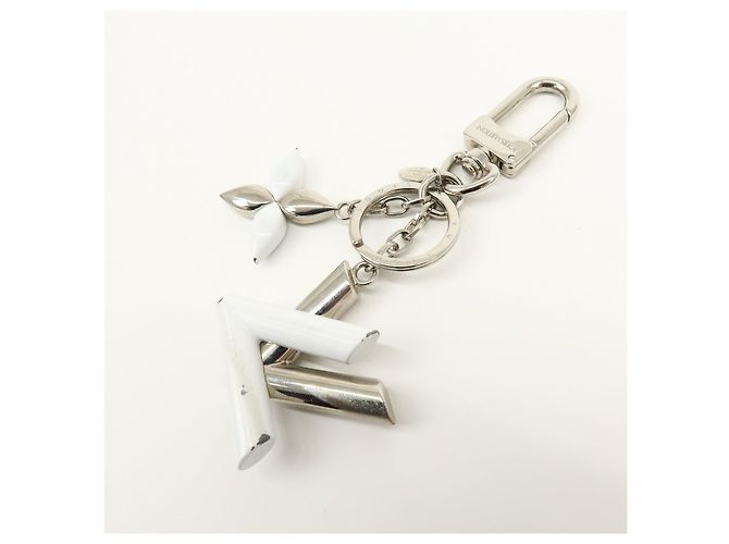 Louis Vuitton Twist Portachiavi e Charm in Metallo Silver White M68010 - vista 3