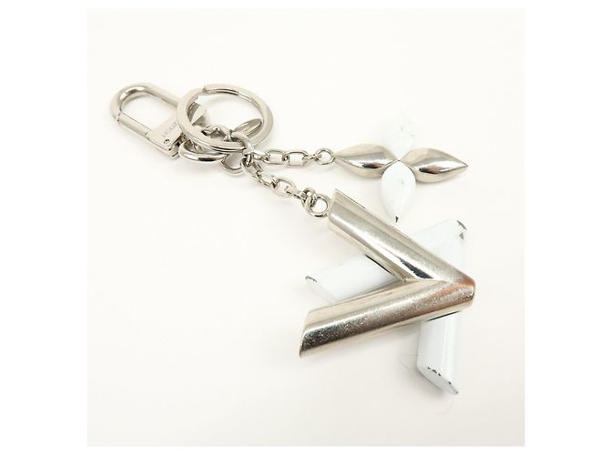 Louis Vuitton Twist Portachiavi e Charm in Metallo Silver White M68010 - vista 4