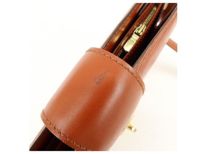 Borsa a tracolla Louis Vuitton Epi Leather Capucines Kenya Brown M52343 - vista 18