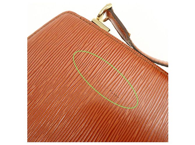 Borsa a tracolla Louis Vuitton Epi Leather Capucines Kenya Brown M52343 - vista 19