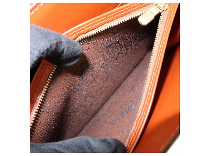 Borsa a tracolla Louis Vuitton Epi Leather Capucines Kenya Brown M52343 - vista 20