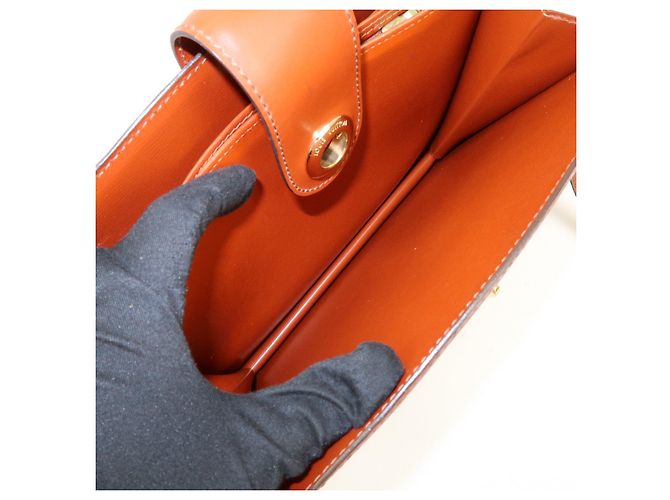 Borsa a tracolla Louis Vuitton Epi Leather Capucines Kenya Brown M52343 - vista 21