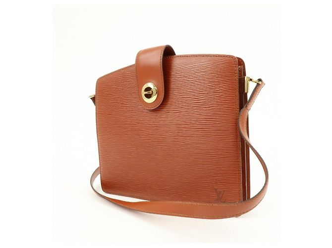 Borsa a tracolla Louis Vuitton Epi Leather Capucines Kenya Brown M52343 - vista 3