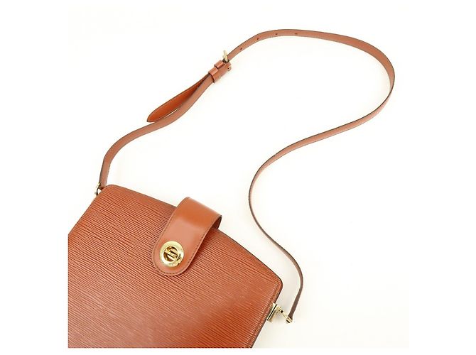 Borsa a tracolla Louis Vuitton Epi Leather Capucines Kenya Brown M52343 - vista 6