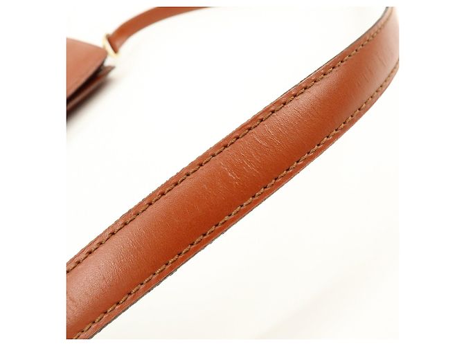 Borsa a tracolla Louis Vuitton Epi Leather Capucines Kenya Brown M52343 - vista 7