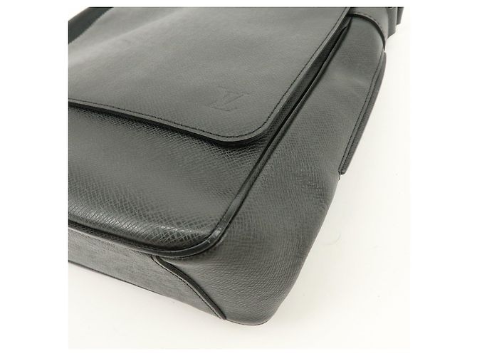 Borsa a tracolla Louis Vuitton Romain in pelle Taiga Ardoise M32852 - vista 13