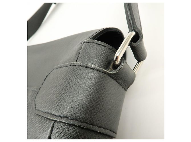 Borsa a tracolla Louis Vuitton Romain in pelle Taiga Ardoise M32852 - vista 9