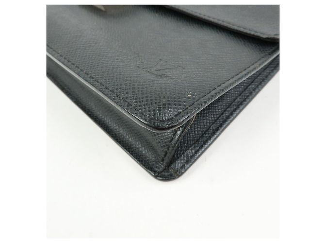 Borsa a pochette Louis Vuitton Selenga in pelle Taiga Ardoise M30782 - vista 10