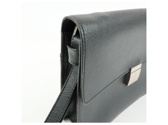 Borsa a pochette Louis Vuitton Selenga in pelle Taiga Ardoise M30782 - vista 13