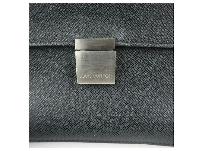 Borsa a pochette Louis Vuitton Selenga in pelle Taiga Ardoise M30782 - vista 14