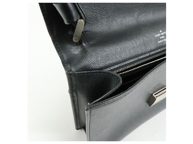 Borsa a pochette Louis Vuitton Selenga in pelle Taiga Ardoise M30782 - vista 20