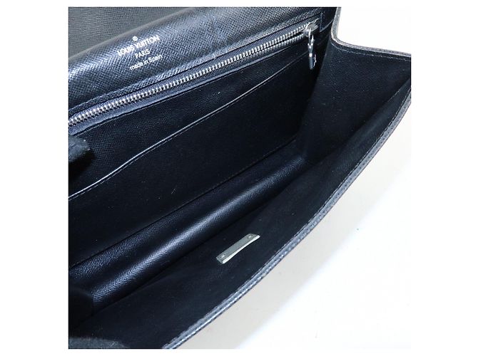Borsa a pochette Louis Vuitton Selenga in pelle Taiga Ardoise M30782 - vista 21
