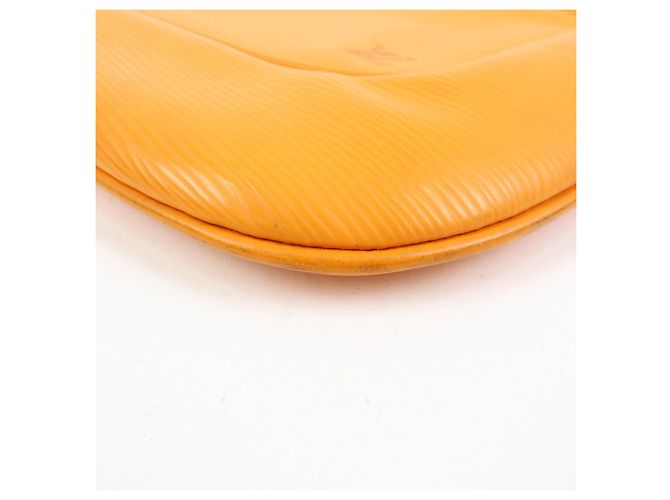 Louis Vuitton Borsa a tracolla Matsy in pelle Epi Mandarin Orange M5897H - vista 11