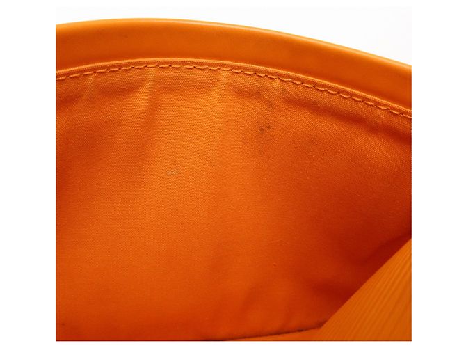 Louis Vuitton Borsa a tracolla Matsy in pelle Epi Mandarin Orange M5897H - vista 21