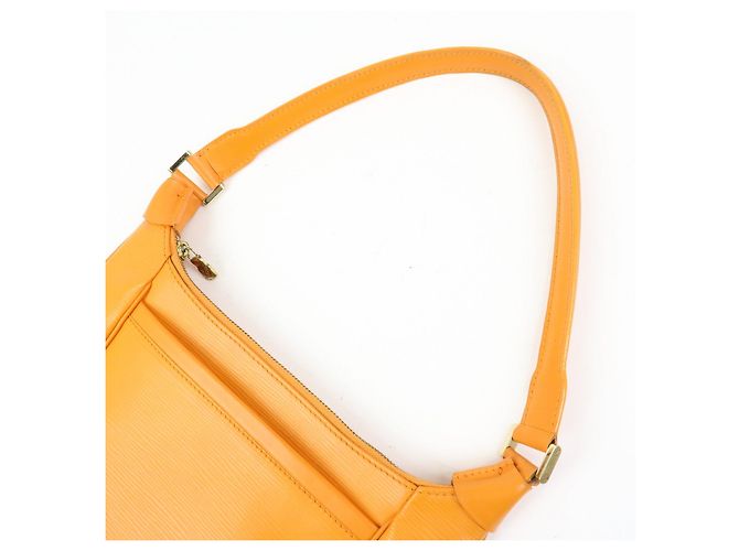 Louis Vuitton Borsa a tracolla Matsy in pelle Epi Mandarin Orange M5897H - vista 7