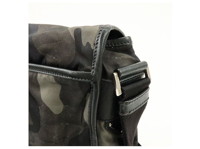 Borsa a tracolla PRADA in nylon e pelle Saffiano camouflage con logo triangolare - vista 15