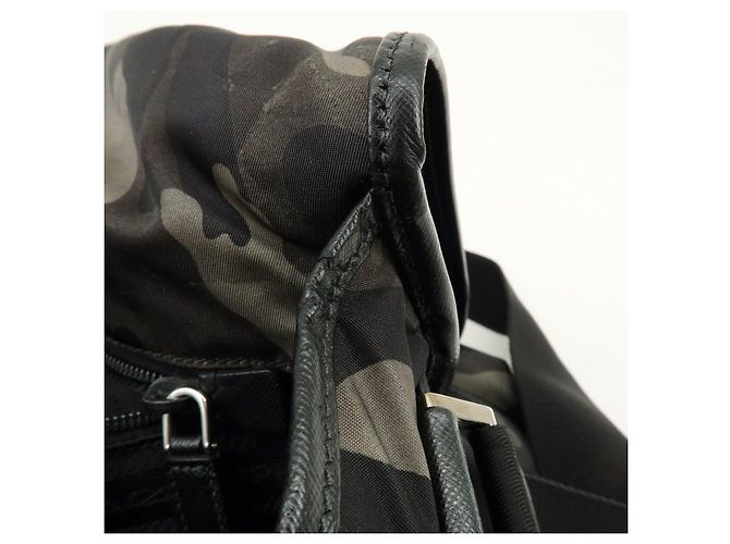 Borsa a tracolla PRADA in nylon e pelle Saffiano camouflage con logo triangolare - vista 23