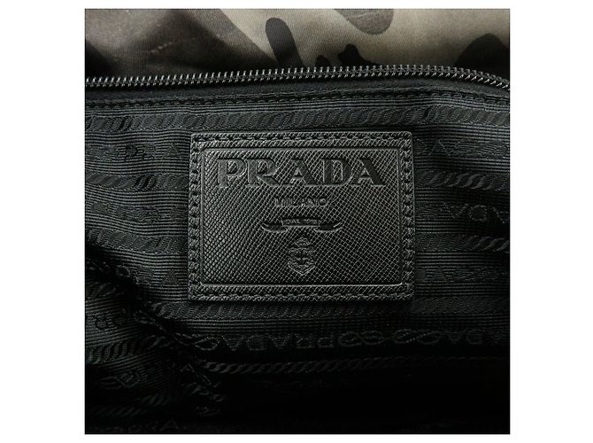 Borsa a tracolla PRADA in nylon e pelle Saffiano camouflage con logo triangolare - vista 24