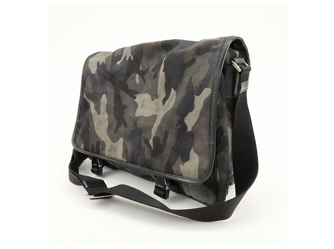 Borsa a tracolla PRADA in nylon e pelle Saffiano camouflage con logo triangolare - vista 3