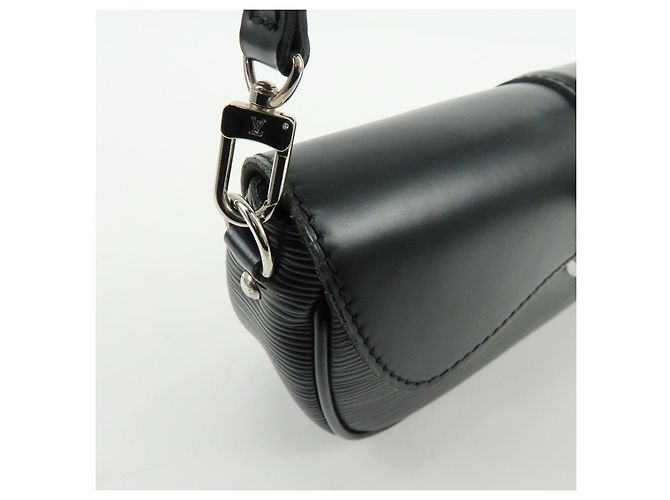 Louis Vuitton Epi Pochette Montaigne Shoulder Bag Noir M59292 - vista 13