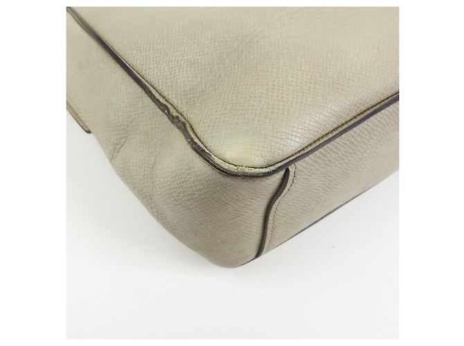 Louis Vuitton Borsa a tracolla Milo in pelle Taiga M32633 - vista 13